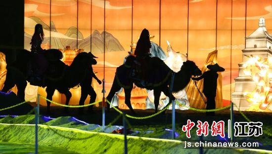 9月28日,演员在句容市茅山望悠谷景区进行情景剧表演。陈瑶 摄 9月28日,演员在句容市茅山望悠谷景区进行情景剧表演。陈瑶 摄