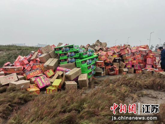 2697件非法煙花爆竹進(jìn)行集中銷毀 2697件非法煙花爆竹進(jìn)行集中銷毀