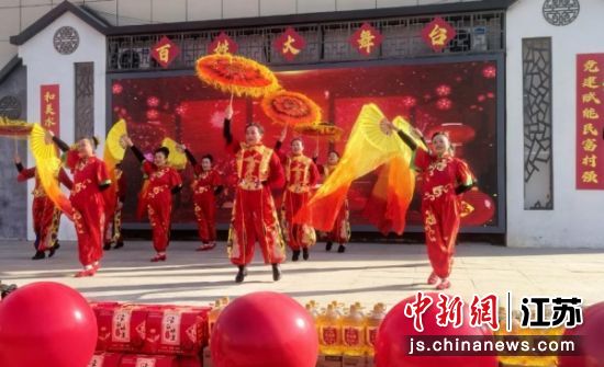村民自编的舞蹈跳起来。顾士刚 摄 村民自编的舞蹈跳起来。顾士刚 摄