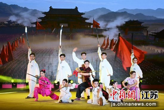 2025国际武联第十届武术散打世界杯开幕式现场;2、运动员代表宣誓;3、精彩的文体展演。海澜飞马水城供图 2025国际武联第十届武术散打世界杯开幕式现场;2、运动员代表宣誓;3、精彩的文体展演。海澜飞马水城供图
