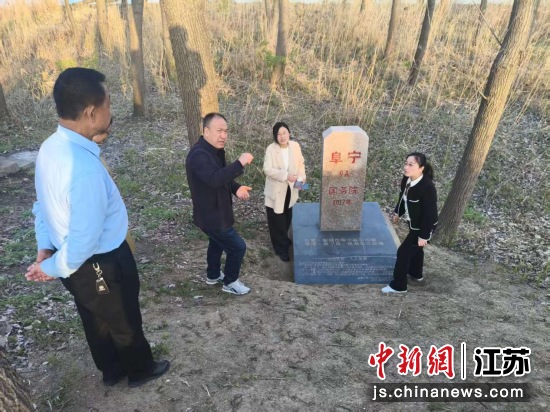 管护人员都肩负着守护界桩的重任 管护人员都肩负着守护界桩的重任