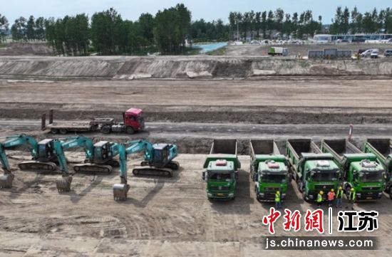淮河入海水道二期工程盐城段施工现场。盐城市水利局供图 淮河入海水道二期工程盐城段施工现场。盐城市水利局供图