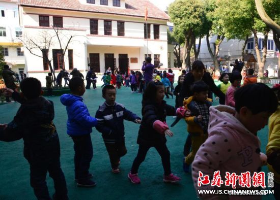 昆山幼儿园举行防恐怖暴力事件安全演练