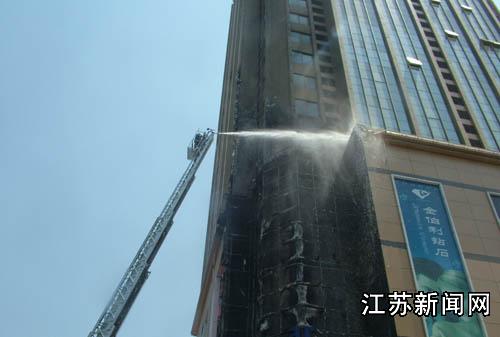 江苏淮安金马高楼发生火灾 200余人获救