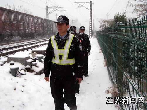 徐州铁路公安多项措施确保大雪天气行车安全(