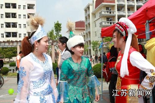 淮海工学院民俗风情节 少数民族学生展示家乡