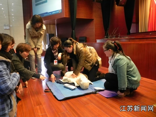 徐州云龙区幼儿园教师参加应急救护培训--江苏