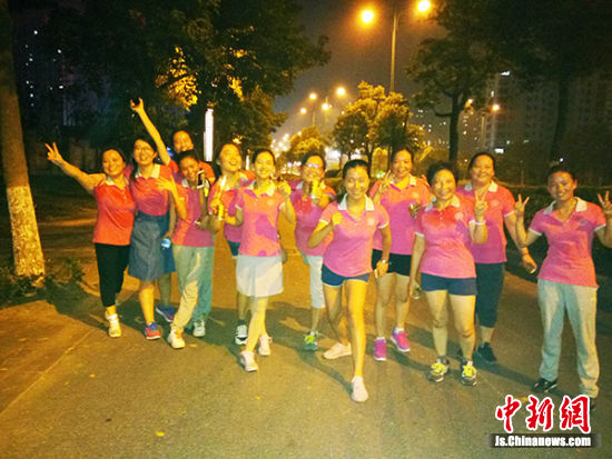 亭湖涵邦幼儿园举行夜跑活动庆祝教师节--中国
