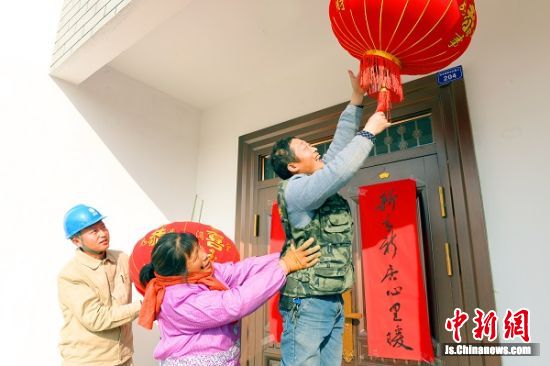 江苏阜宁受灾群众春节前搬进安置小区庆新年-